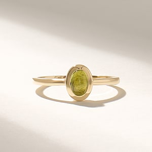Bezel Peridot Solitaire Ring, 14k Solid Gold Green Gemstone Ring, Plain Pinky Promise Ring, August Birthstone Jewelry Ring for Women