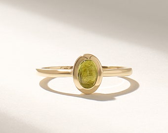 Bezel Peridot Solitaire Ring, 14k Solid Gold Green Gemstone Ring, Plain Pinky Promise Ring, August Birthstone Jewelry Ring for Women