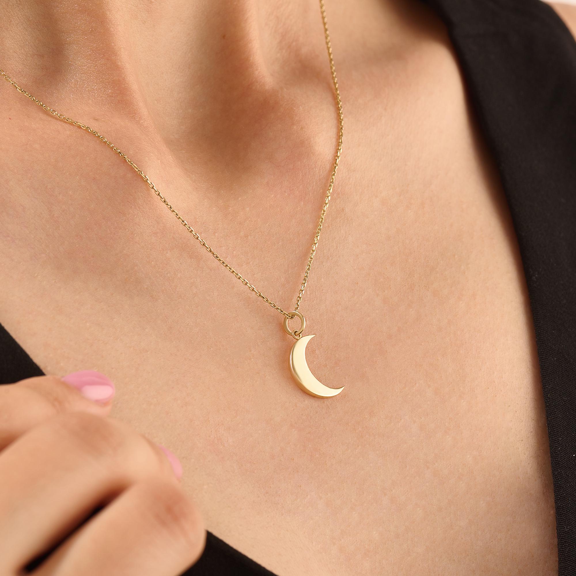 Ciondolo a Mezzaluna Minimalista Placcato Oro 18k per Donne, Gioiello in Acciaio Inossidabile Antiossidante