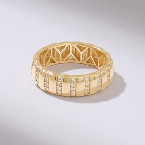 14K massivt guld brett cigarrband, unik räfflad guldring med statement, geometrisk vertikal pavé diamant alliansring, tung modern cocktailring bild 1