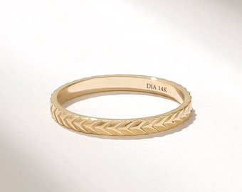 Stunning Arrow Wedding Band, 14k Geometric Anniversary Band, Solid Gold Herringbone Patterned Eternity Ring, 2mm Textured Marriage Ring