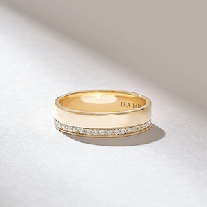 Alianza de boda con diamantes de laboratorio en oro macizo de 14k / Anillo plano de 4,8 mm con pavé en una cara / Joyería nupcial minimalista imagen 1