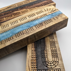 Fichiers CNC : planche de cribbage avec rangement pour chevilles et cartes