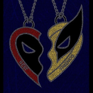 Op de afbeelding: Twee hartvormige hangers met zwarte maskers op een blauwe achtergrond. De hangers zijn met kettingen verbonden. De linker hanger is rood en de rechter is geel.