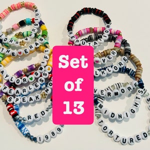 Juego de 13 pulseras de la amistad con cuentas de arcilla Eras con temática de Taylor Swift / títulos de álbumes / el departamento de poetas torturados / gira Eras