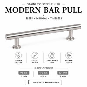 Op de afbeelding: Een roestvrijstalen stanggreep met een cilindrische handgreep en twee ronde montagevoeten. De tekst bevat: STAINLESS STEEL FINISH, MODERN BAR PULL, SLEEK, MINIMAL, TIMELESS, DURABLE QUALITY, EASY TO INSTALL, COMFORTABLE GRIP, MODERN DESIGN, 3 SIZE OPTIONS, 96 mm, 160 mm, 224 mm, MOUNTING SCREWS INCLUDED.