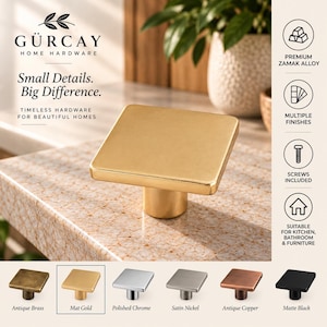 Op de afbeelding: Een vierkante matgouden meubelknop met een centrale cilindrische voet. De afbeelding bevat de tekst: GÜRCAY HOME HARDWARE, Small Details. Big Difference. TIMELESS HARDWARE FOR BEAUTIFUL HOMES, en iconen voor zamak-legering, meerdere afwerkingen, inclusief schroeven en gebruik in keuken, badkamer en meubels. Zes kleurvarianten worden hieronder getoond.