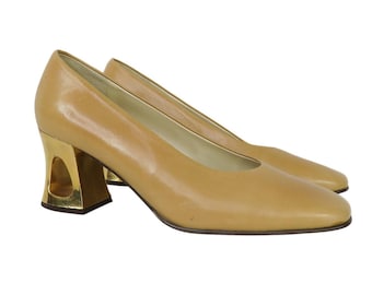 1970s Vintage Proxy Camel Leather Square Toe Chunky Gold Heel Pumps Size 8