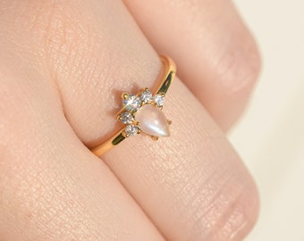 Zierlicher Mondstein Ring, Natürlicher Mondstein Ring, Versprechen Ring, Moissanite, 14k Gold Vermeil Ring, Geschenk für Sie