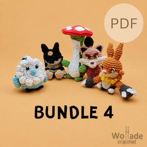 Op de afbeelding: Een verzameling van vijf gehaakte amigurumi-figuren, waaronder een lichtblauw en wit wolkachtig wezen, een zwart en goud figuur, een hoge rood-witte paddenstoel, een bruin vosachtig personage en een oranje en zwart wezen. De tekst luidt PDF BUNDLE 4.