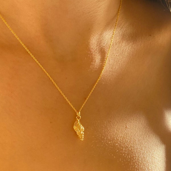 Gold Shell Necklace, Conch Shell Necklace, 24k gold vermeil sterling silver shell necklace, Sea shell necklace, gold shell pendant charm