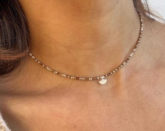 Collar de cuentas de plata esterlina, gargantilla de cuentas de semillas, collar de semillas marrón tierra, gargantilla playera, collar de cuentas pequeño y elegante