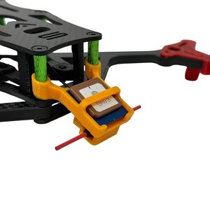 Soporte separador para módulo GPS TBS M8.2 con ELRS de Axisflying (solo impresión 3D)