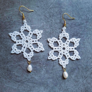 Beautiful Snowflake Seedbead Earrings with Pearls/Freshwater Pearls/Wedding/Confimation/Winter/Snow