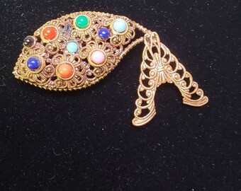 Latón vintage y broche de piedra multicolor Alemania Occidental