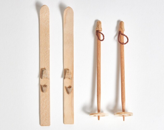 Miniatur-Ski Mit Stöcken Im Maßstab 1:12 – Perfekt Für Puppenstube Oder Als Geldgeschenk