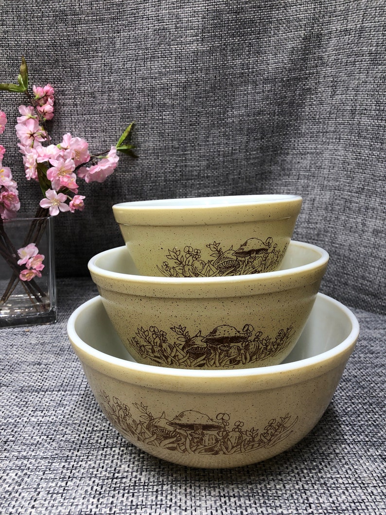 Pyrex Mushrooms Cinderella 441,442,443,444, casseroles 471,472,473,474, mixers 402,403
