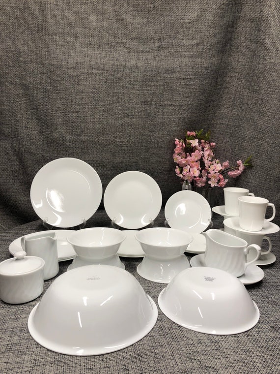 Corelle Just White ボウルセット ラタンバスケット付 Corelle Just White Dinner, Luncheon, Desert Plates, Saucers, Mugs