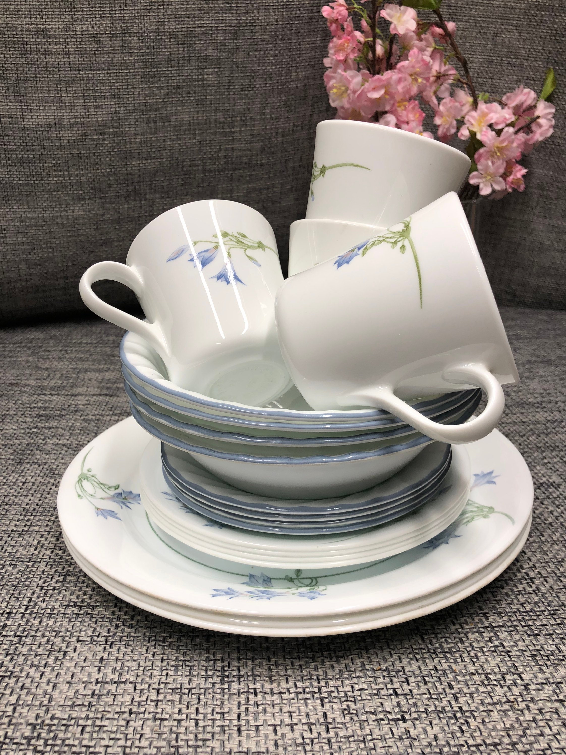 corelle食器セット 白地に青い花模様 Corelle Blue Dusk Floral 20-piece Dinnerware Set - Etsy