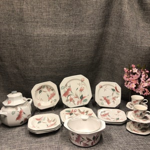 Mikasa Silk Flower Dinner, Luncheon plates, soup bowls, mugs, saucers, platter, casserole dish, soup Tureen lid, etc. 24pcs casserole+soup