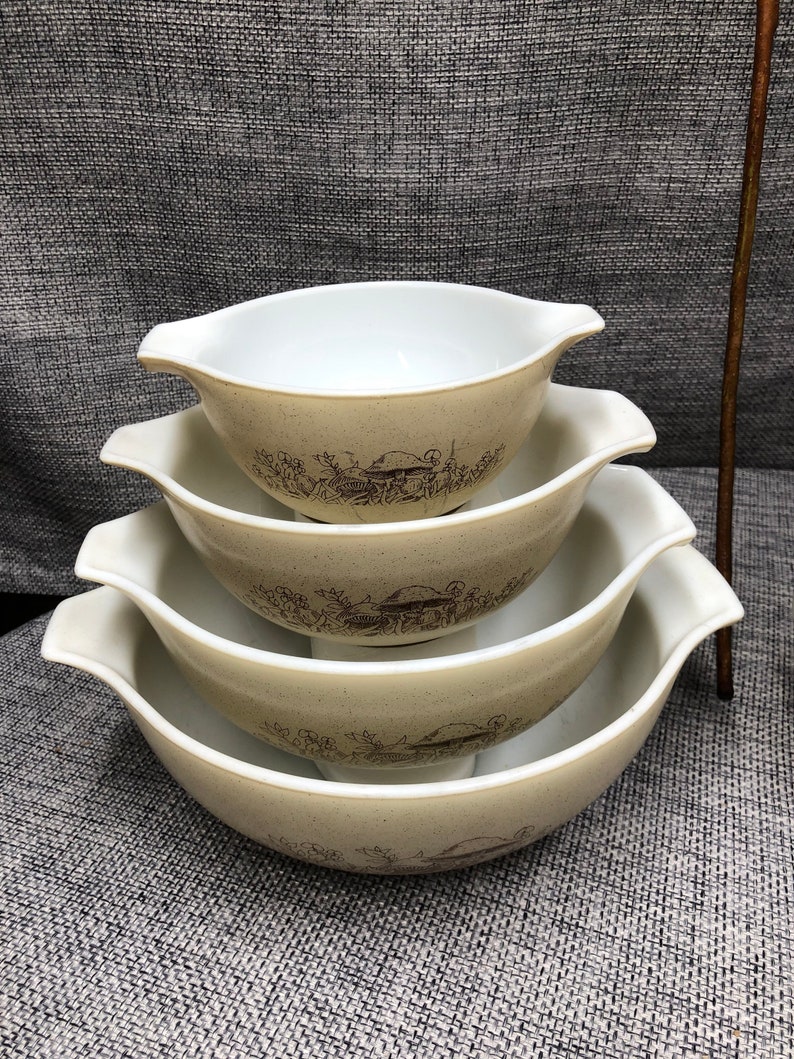 Pyrex Mushrooms Cinderella 441,442,443,444, casseroles 471,472,473,474, mixers 402,403