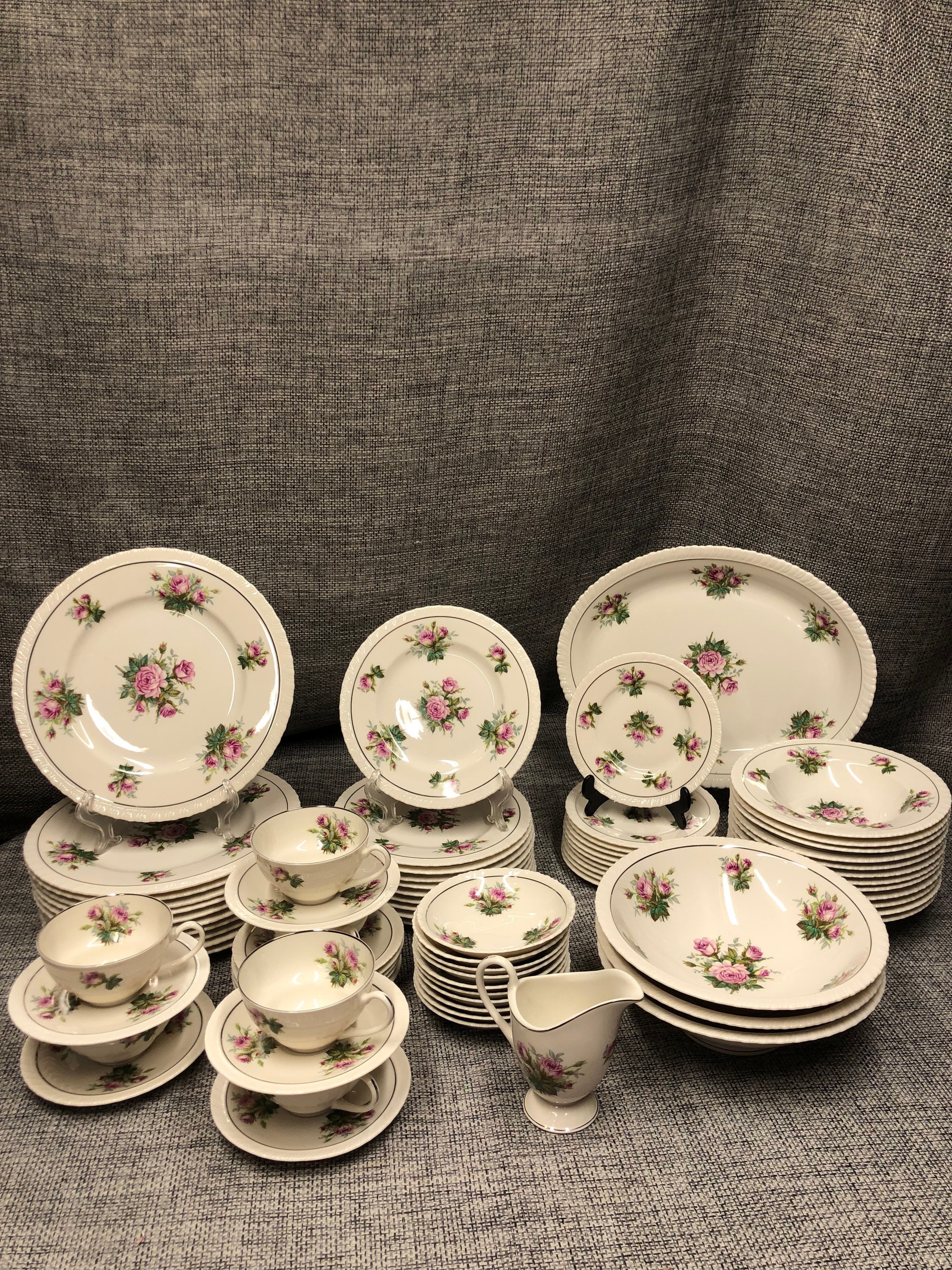 Hanover China Anniversary Rose Dinnerware Set: 43-piece Pink