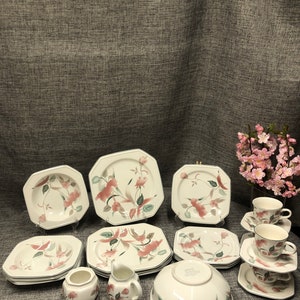 Mikasa Silk Flower Dinner, Luncheon plates, soup bowls, mugs, saucers, platter, casserole dish, soup Tureen lid, etc. 23pcs set