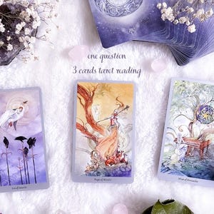 Une question, 3 cartes de lecture de tarot. Posez une question : lecture de cartes de tarot. Amour, travail, questions spirituelles.