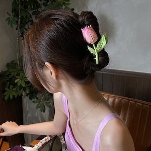 Beautiful Tulip Hair Claw •Flower Hair Claw Clip •Large Metal Hair Clip for Thick and Thin Hair •Unique Bun holder •Summer Hair Accessories