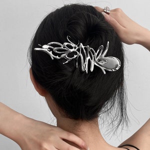 Futuristic Metal Large Hair Clip • Abstract Design Hair Accessories • Silver Cool Hair Claw Clip • Grunge Hair Claw • Gothic • Party Event