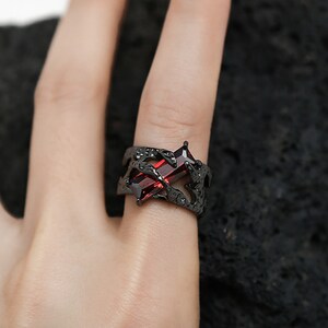 Adjustable best sale black ring
