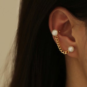 Pearl Gold Chain Ear Climber • Chain Ear Cuff with Pearl • Minimal Ear Cuff Earring with Chain • Wrap Earrings • Earring Cuff • Ear Crawler