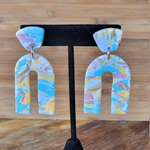 Belles boucles d’oreilles en verre teinté, pièce de déclaration, beaux clous
