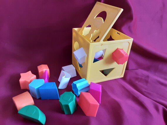 1986 Playskool Form Fitter Shape Sorter Vintage Plastic Cube Educational Child Game VGC Original Pieces Etsy