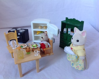 Sylvanian Families Calico Critters Vintage Retired Kitchen Fridge Sideboard Cooker Food Rabbit Raccoon