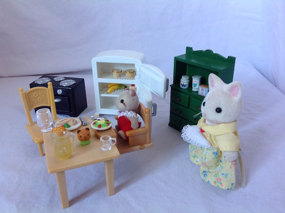 Sylvanian Families Calico Critters vintage Retraité Cuisine Réfrigérateur  Buffet Cuisinière Nourriture Lapin Raton Laveur -  France