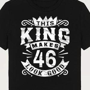 この王様は46歳を素敵に見せてくれます SVG 46歳 46歳の誕生日 PNG ヴィンテージ 46歳の男性 46歳の誕生日プレゼント 46歳の誕生日カットファイルのダウンロード