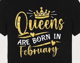 Puede incluir: Camiseta negra con texto en purpurina dorada que dice "Queens are born in February" con una corona de purpurina dorada sobre la palabra "Queens".