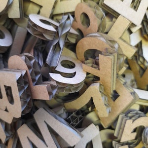 Miniletras y mininúmeros de cartón. Set de 260 letras de 100 dígitos. Set educativo, creativo y para hacer uno mismo. Alfabetos. Para múltiples propósitos.
