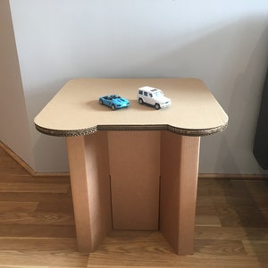Mesa de atividades para crianças, mesa de papelão, móveis ecológicos, biodegradáveis, leves e duráveis.