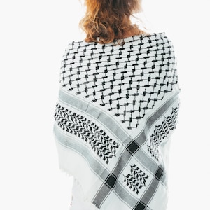 Shemagh Scarf: Houndstooth Arab Hatta Muslim Turban Palestenian Arafat Kafiya Keffiyeh 100 % Cotton Head & Neck Wrap with tassles Unisex Black on white