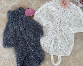 Handgebreide hondentrui van mohair: custom puppyjumpsuit