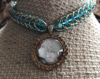Crystal acrylic cameo blue beads necklace