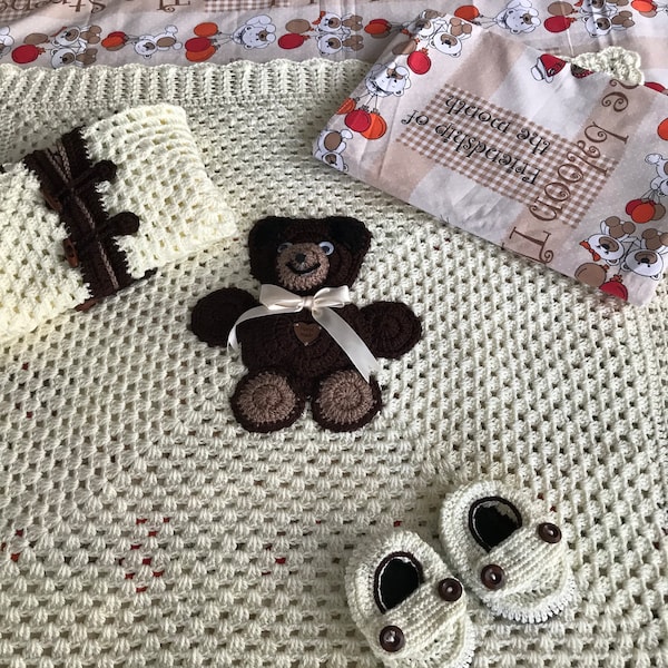 Newborn Baby set : blanket ,sheet,duvet cover,  hoodie  and booties.  Baby hospital outfit 5 pcs, Neutral Baby Gift for Pregnant Sister