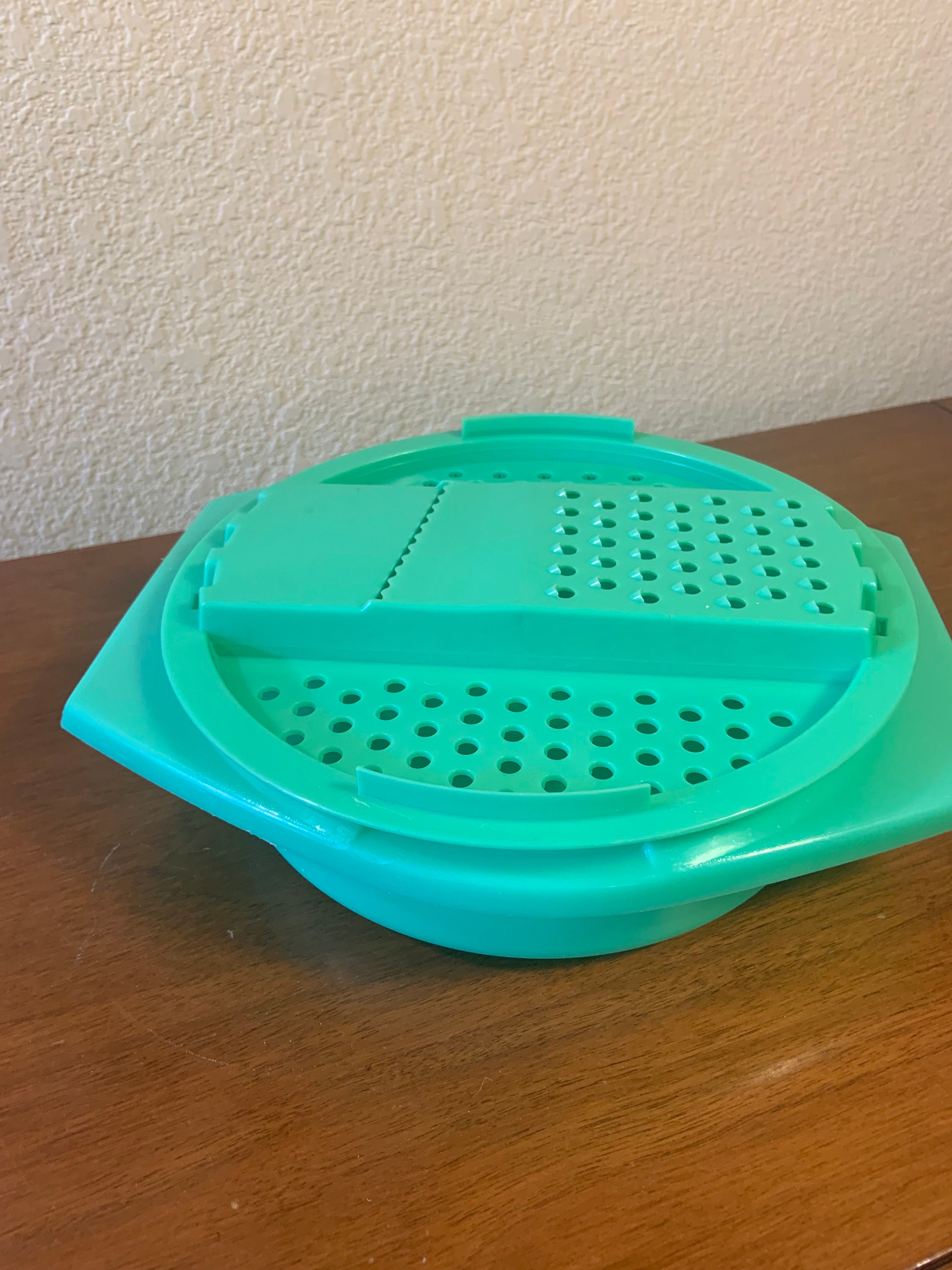 Vintage Tupperware Cheese Grater Bowl Lid 3 Pieces Complete Mid Century  Hard Plastic Made in Canada 786 