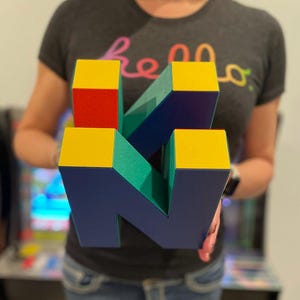 OGROMNA kostka N64 – 6,4 CALA, drukowana w 3D figurka do gier, prezent dla gracza retro, ręcznie robiony towarzysz do gier, 29 kolorowych, składanych elementów, unikatowa