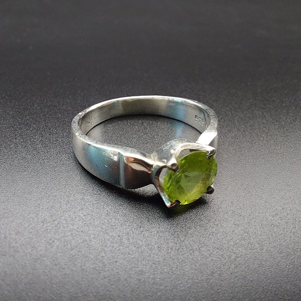 Sterling silver peridot ring, size 7.75, signed MR.T