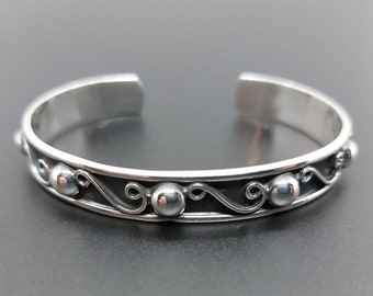 Vintage sterling silver cuff bracelet, made in Mexico, 3/8" wide, oxidized blackened details