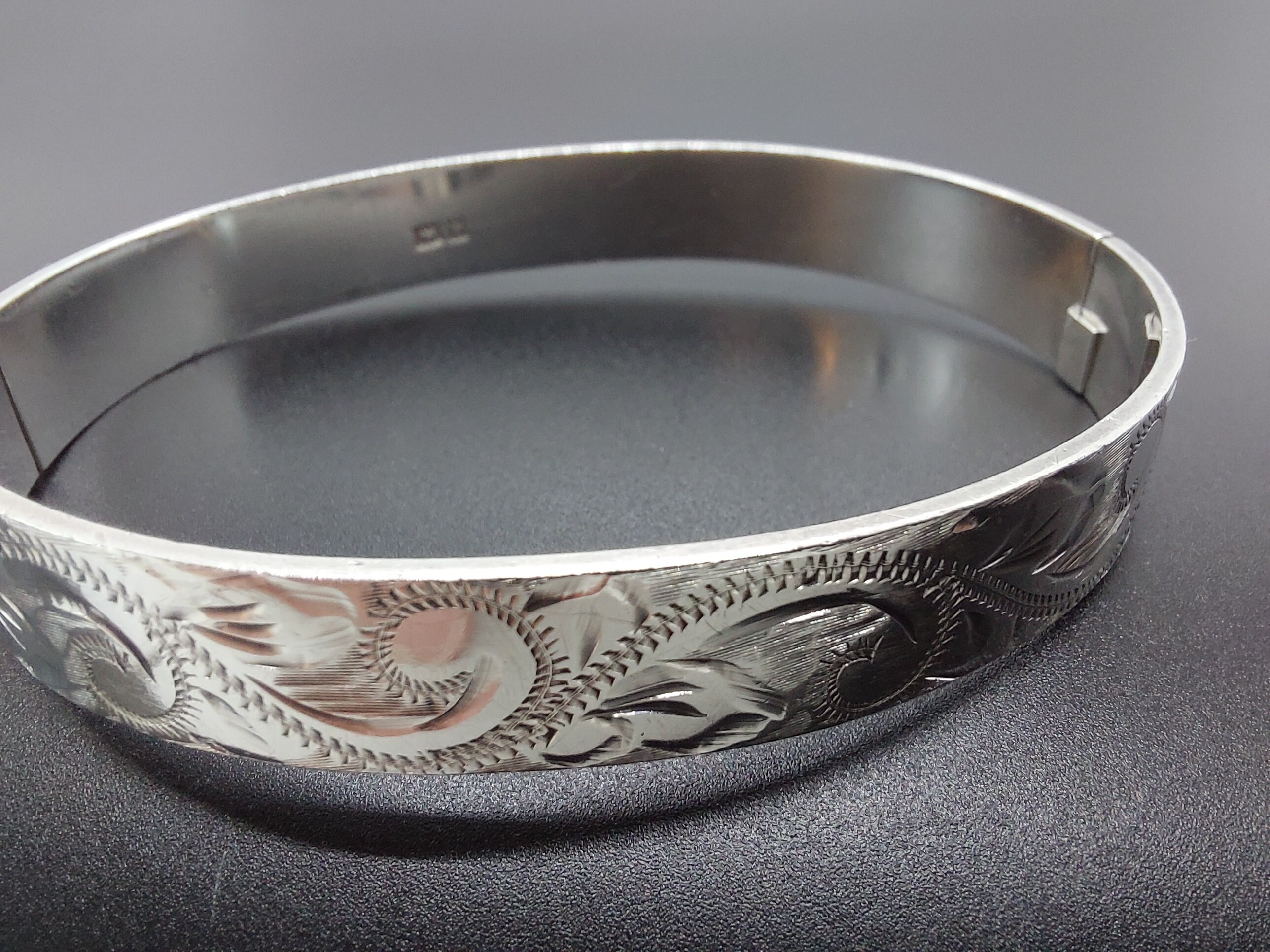 1970s Sterling Silver Bangle, 3/8 1970s Sterling Silver Bangle, 3/8
