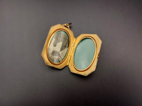 large gold filled locket, rectangular with cut of… - image 6